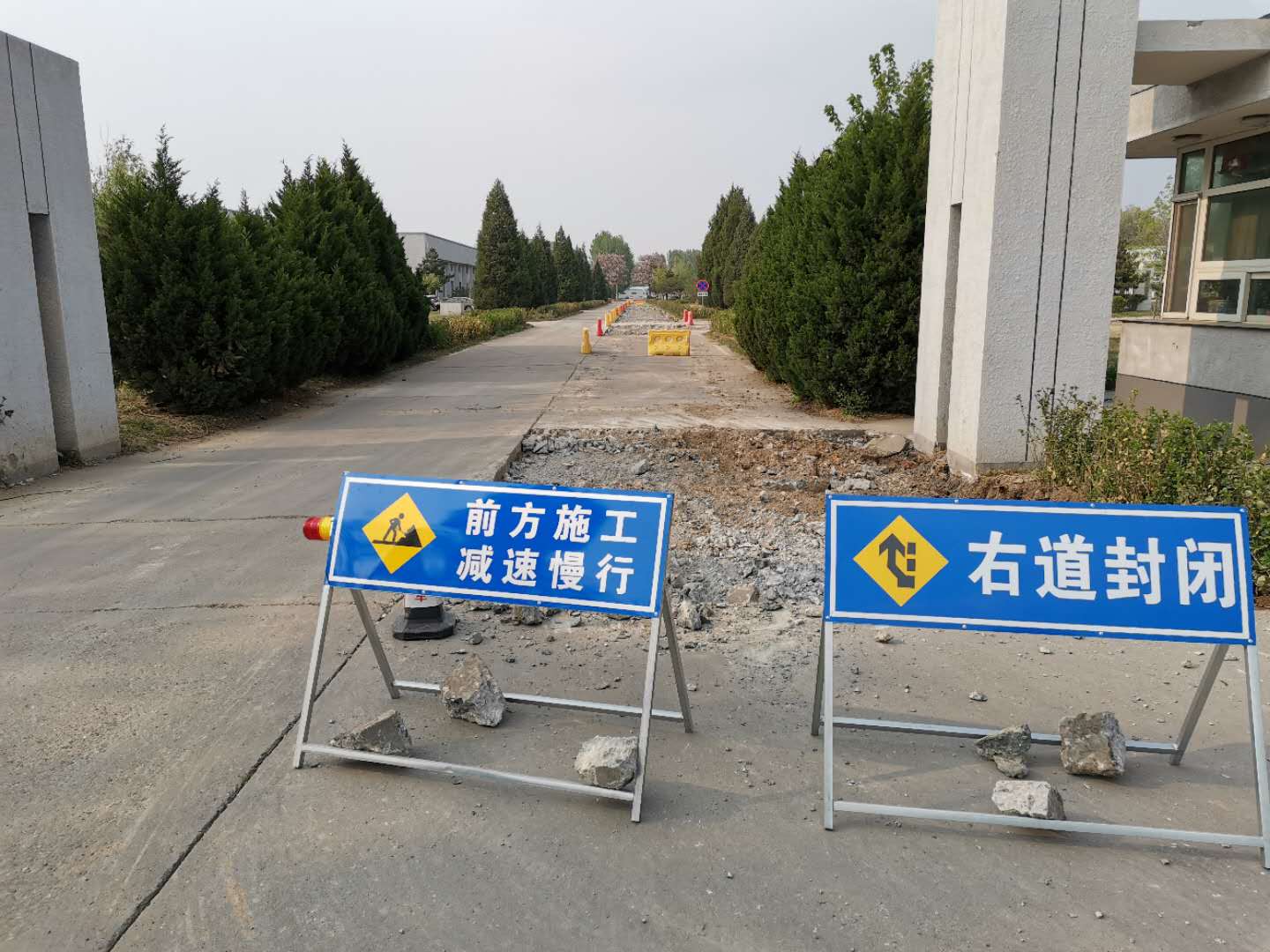 施工警示牌 (1).jpg