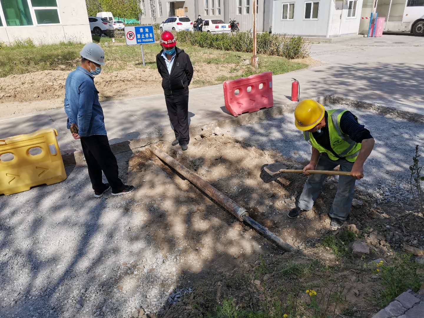 过路管人工开挖及混凝土包封 (5).jpg