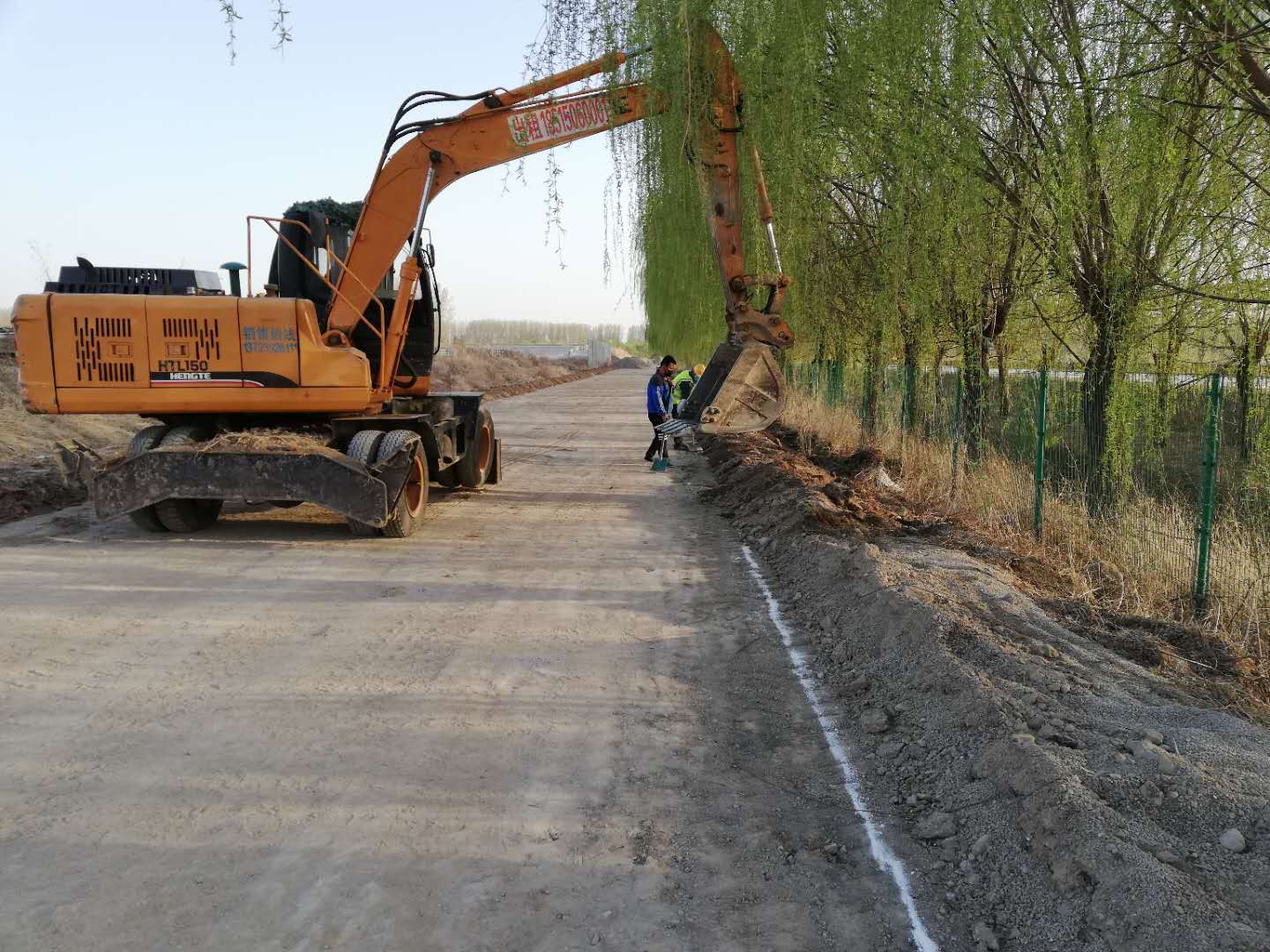 F区培土路肩 (10).jpg