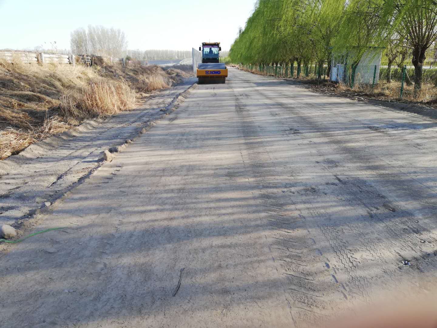 F区道路碾压 (6).jpg