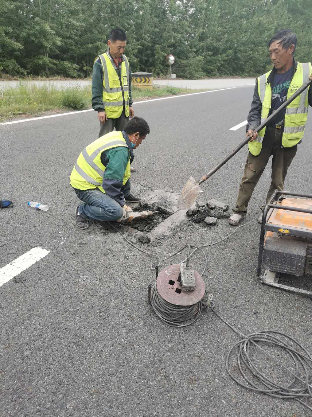 试验道路维修.jpg