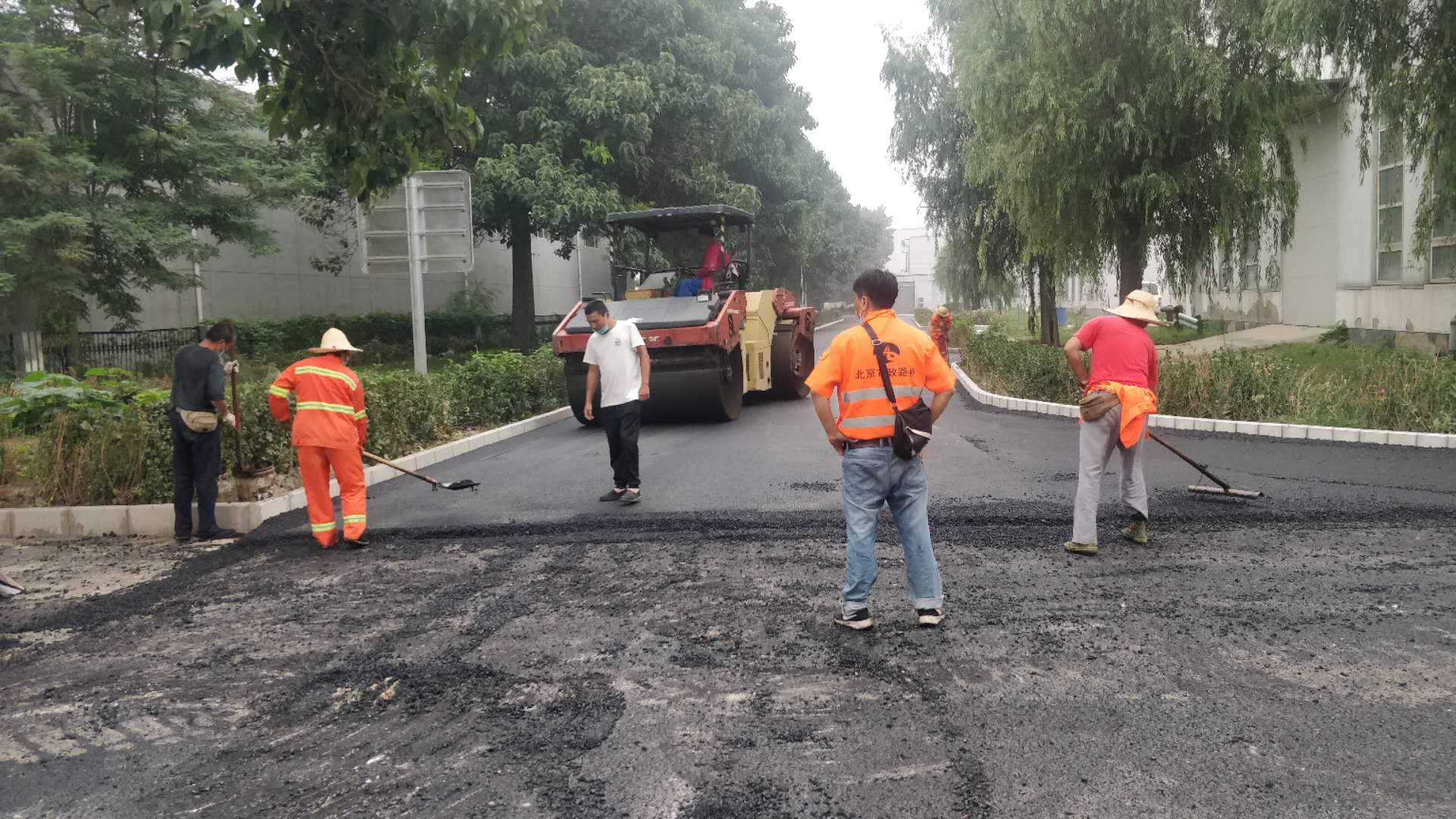 双钢轮压路机沥青路面碾压 (16).jpg