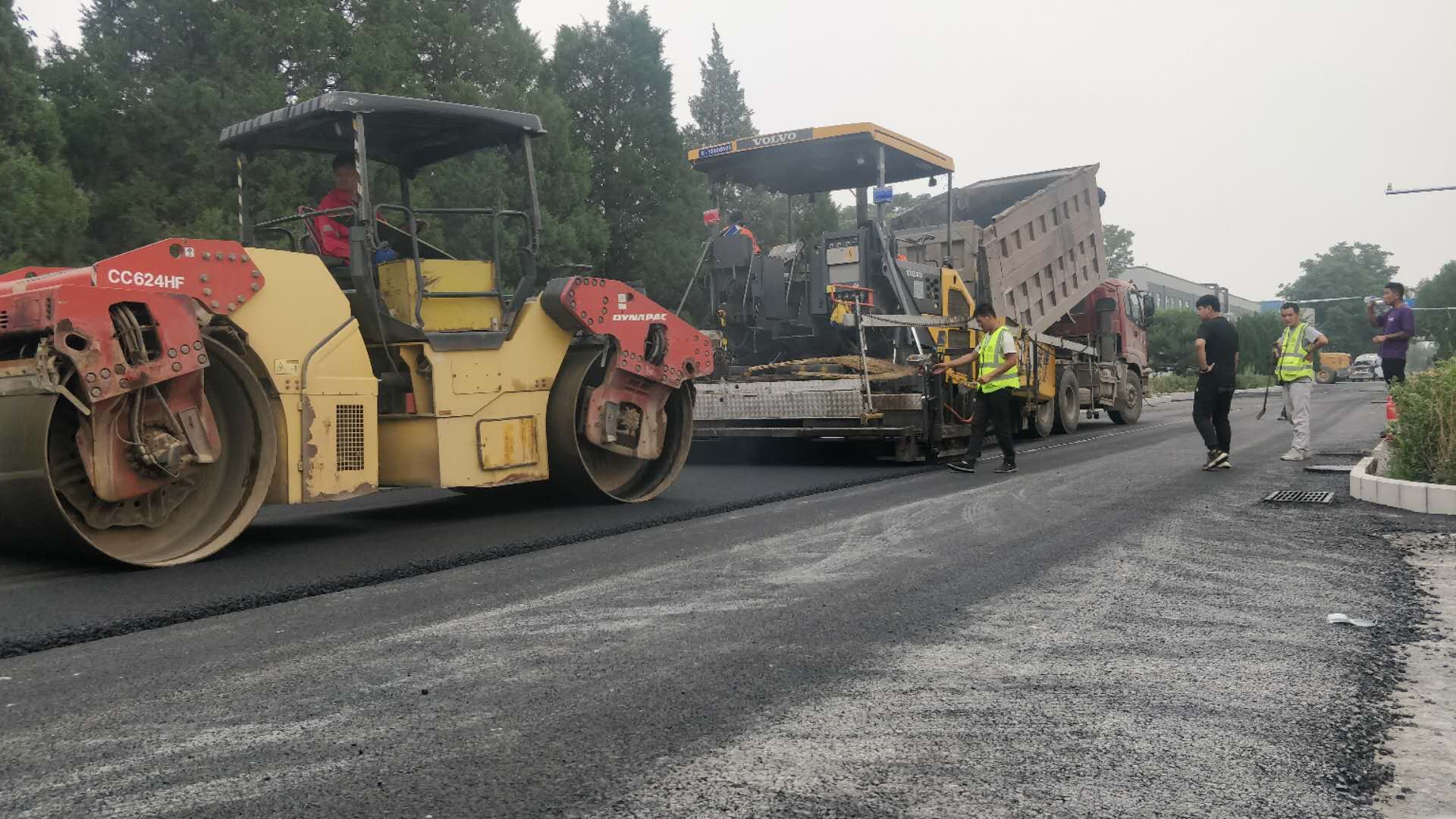 双钢轮压路机沥青路面碾压 (8).jpg