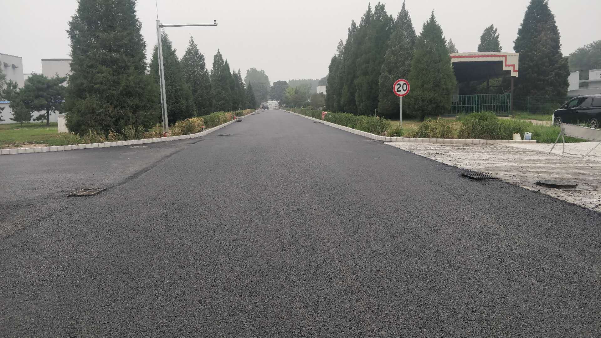 路面摊铺完成 (1).jpg